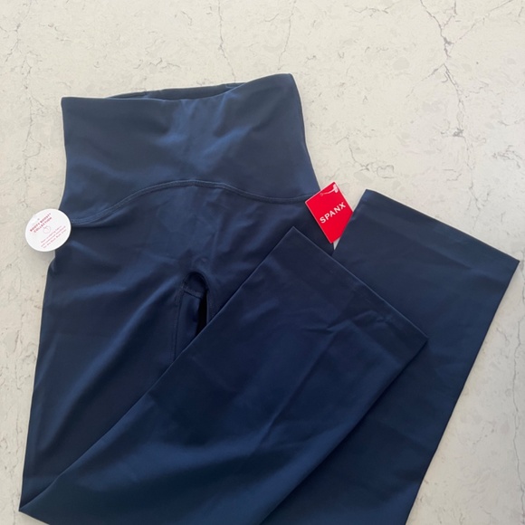 SPANX Booty Boost Active Ankle Flare Pant Navy Blue size XS - Picture 4 of 7